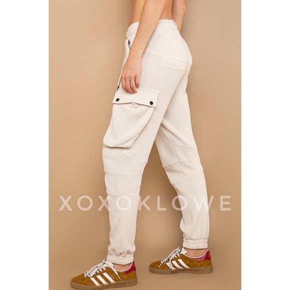 POL Waffle Knit Slouchy Cargo Joggers in Cream - Picture 6 of 13